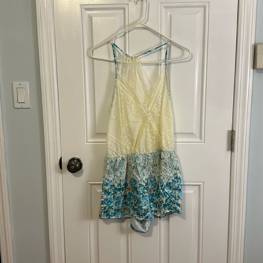 NWT Lulus romper.  Size large - Picture 2 of 6